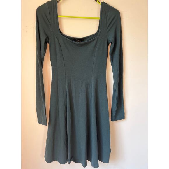 Forever 21 emerald green fit and flare dress with scoop neck size small - Picture 4 of 4